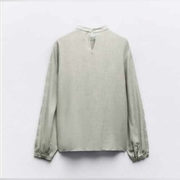 Zara, Ladies Top with Cutwork Embroidery. Size: S. NWT. (1398) - Picture 7 of 8